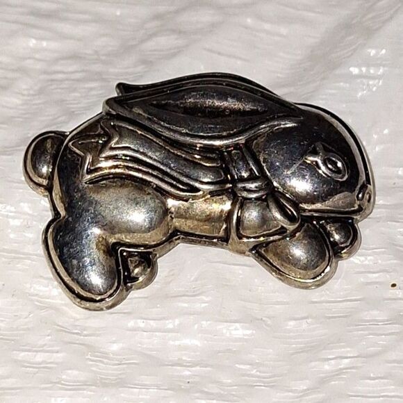 A Vintage Best Brooch Pin Pendant Bunny Rabbit Collectible Costume Jewelry - Picture 1 of 9